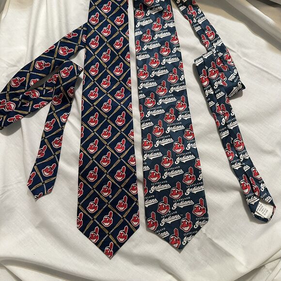 2 RM SPORT CLEVELAND INDIANS MLB PATTERN NECK TIES 1995 1996 100% Silk Tie - Picture 4 of 16